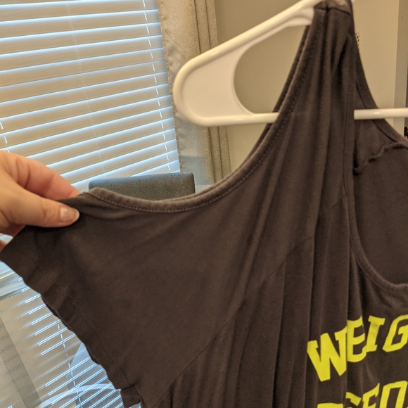 Workout shirt - Picture 3 of 3